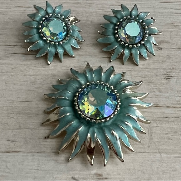 Vintage Jewelry - Weiss Vintage Light Blue Enamel AB Rhinestone 1940s Brooch and Earrings Set